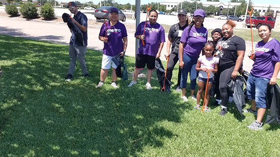 Metro by T-Mobile Employees Clean Up Railroad Easement