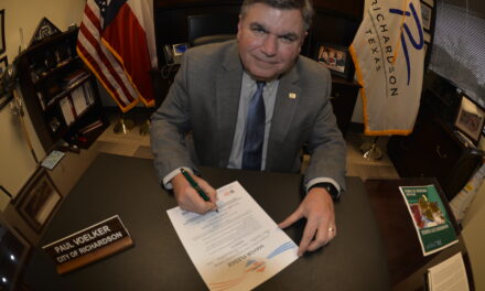 Richardson Mayor signs pledge to support ITS TIME TEXAS