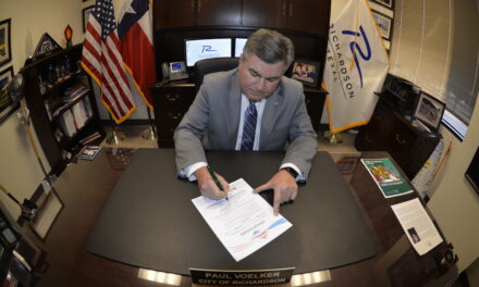 Richardson Mayor Signs annual Pledge to support “it’s time texas” community challenge