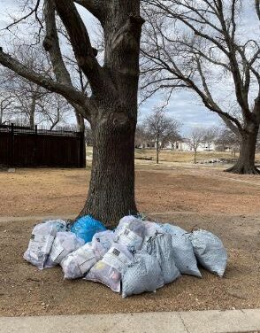 Cottonwood Creek Neighbors Gather to Clean Up Creek